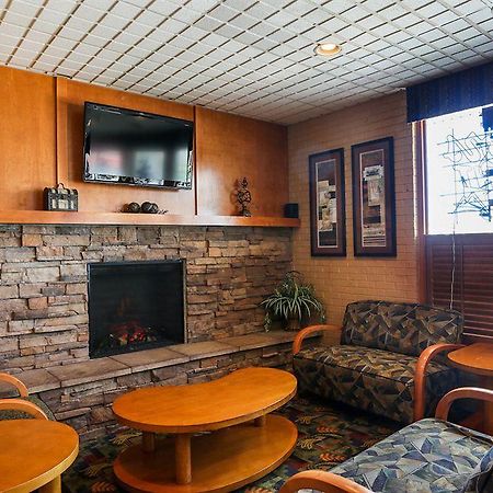 Clarion Mason City Interior photo