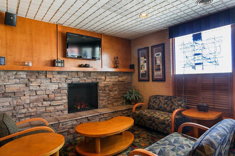 Clarion Mason City Interior photo